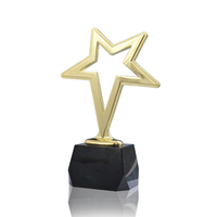 Trophée en alliage de zinc doré en forme d'étoile avec base en cristal