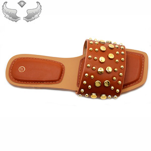 <span class=keywords><strong>Scarpe</strong></span> basse da <span class=keywords><strong>donna</strong></span> per il commercio estero, sandali piatti decorati con rivetti, ciabatte da <span class=keywords><strong>donna</strong></span> alla moda da <span class=keywords><strong>spiaggia</strong></span> antiscivolo - Product Image 3