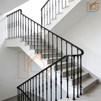 Nouveau design d'usine : Balustre rond en fer forgé doré et noir avec accessoires pour rampe d'escalier intérieure en bois