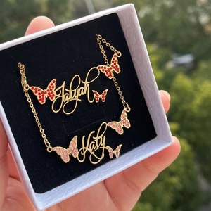 Collier personnalisé YB avec plaque nominative et zircon coloré, collier papillon personnalisé en acier inoxydable - Product Image 5