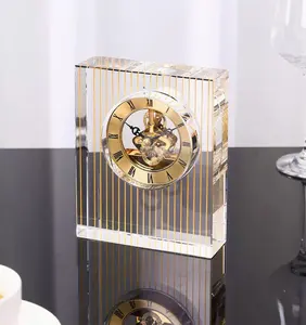 ساعة مكتبة من الكريستال فاخرة ذات طابع شخصي واقفة، تصميم جديد، هدية تذكارية تُثبت على الحائط من الزجاج لحفلات الزفاف منحوتة بالليزر