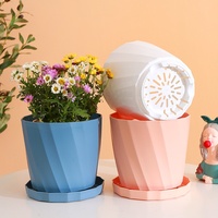 Pot de plante en plastique PP torsadé avec trou de drainage et plateau, jardinière décorative moderne de style nordique pour plantes d'intérieur, succulentes et bonsaïs