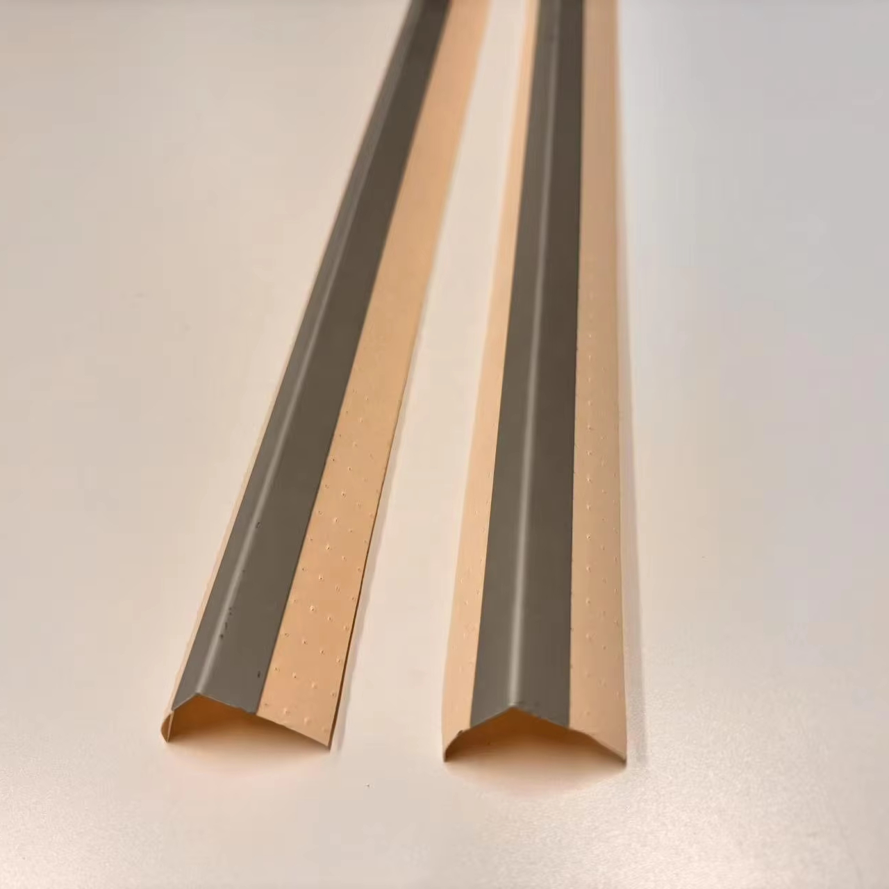 L J 90° Bead Corner Protection Metal Punched Angle Steel Profile Metal Corner Bead For Wall Connection