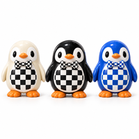 Figurines de pingouins moulées par injection personnalisées, boîte mystère, jouets de créateur à nœud papillon à carreaux, fabricant OEM