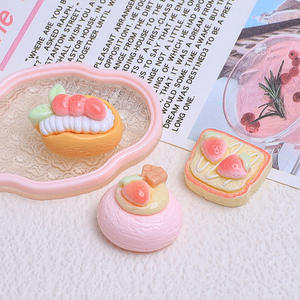 Kit de matériel créatif en gros pour accessoires de pince à cheveux, petites pièces en résine à base de colle crème, jouet alimentaire de dessin animé gâteau aux fraises, fait main DIY - Product Image 4
