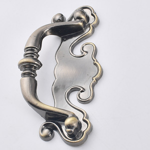 Tiradores de Muebles de Plástico Duradero con Forma Novedosa, Estilo Antiguo Europeo, Bronce Antiguo Cepillado - Product Image 4