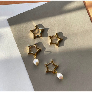 Orecchini a Cerchio con Perle e Stelle - Product Image 4