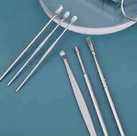 Kit professionnel de 6 cure-oreilles en acier inoxydable durable, écologique, pratique et portable, avec outil de retrait de cérumen à ressort spiralé
