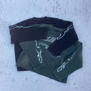 เสื้อยืดโอเวอร์ไซส์พิมพ์ลายดิจิทัลแบบกำหนดเอง สีเขียวเข้มสไตล์วินเทจ แขนยาว ผ้าวาฟเฟิล สำหรับผู้ชาย - Product Image 3