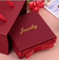 Boîte à bijoux rouge portable haut de gamme en gros, en stock, avec nœud en ruban, logo personnalisé, couvercle amovible, boîte cadeau pour montre, boîte rigide