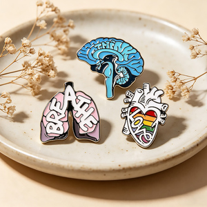 Le nouveau coeur anatomique chaud émail broches en gros personnalisé anatomie médicale broche coeur neurologie broches en métal pour médecin et infirmière - Product Image 1
