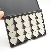 Palette de fards à paupières en forme de cœur personnalisée, étui de maquillage magnétique creux en plastique à 20 chambres