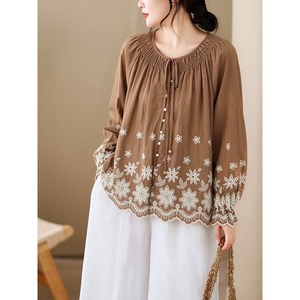 2026 En gros Blouse paysanne ethnique brodée d'été pour femme, motif floral blanc, ourlet festonné à œillets, en coton et lin marron, style bohème - Product Image 3