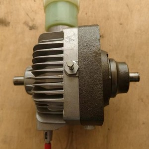 Unité de transmission hydrostatique Eaton 700-003 pour pièces de machines agricoles - Product Image 2