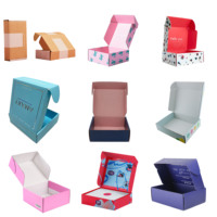 Nouvelle conception de boîte d'expédition en carton ondulé haut de gamme avec doublure en éponge, gaufrage, réutilisable, écologique, pour l'emballage de vêtements