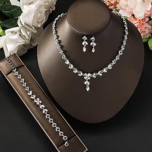 Elegante Conjunto de Joyería Nupcial Romántica - Diseño de Corazón, Gota de Agua y Campana, Cristal y Diamantes de Imitación, Aleación Chapada en Oro/Plata para Mujer - Product Image 2