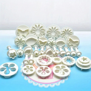 114pcs Kit de décoration de gâteau avec emporte-pièces Fondant, rouleau à pâtisserie et lisseur-Plastique sans BPA pour fleurs, <span class=keywords><strong>outil</strong></span> de modélisation d'animaux - Product Image 5