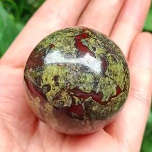 Vente en gros de sphères de cristal de sang de dragon de style bohème, pierre de guérison naturelle pour la décoration intérieure unique et les cadeaux de vacances - Product Image 5