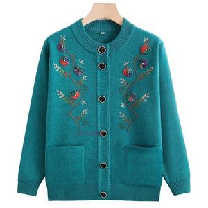Kardigan Rajut Ukuran Besar untuk Ibu dan Nenek, Mantel Sweater Bordir Cantik untuk Lansia, Dilengkapi Fleece Tebal untuk Musim Gugur dan Musim Dingin - Product Image 1