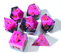Jeu de dés DND à bords vifs, design violet avec police en cuivre rouge pour le jeu de rôle Dungeons and Dragons - N24