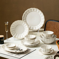 Assiette à dîner en céramique blanche de style européen vintage, bord festonné, pour mariage, événement, vaisselle écologique