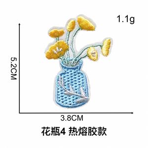Patchs thermocollants brodés mignons et autocollants motif fille de dessin animé, vase et fleurs pour vêtements de garçons et filles, et décoration de sacs - Product Image 5