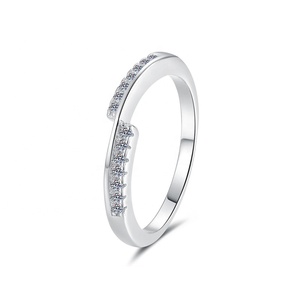 Minimalista elegante Plata De Ley 925 plata esterlina geométrico intercalado canal Vvs Moissanite Anillos para mujeres - Product Image 4