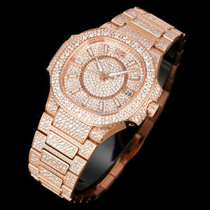 Montre-bracelet pour homme en or rose entièrement sertie de diamants, design boîtier coussin, sertissage dense de pierres, affichage de la date, montre de luxe élégante haut de gamme - Product Image 1