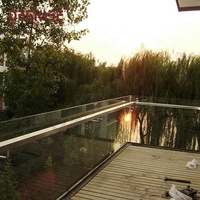 Daiya — balustrade en verre, avec canal et poignée en u