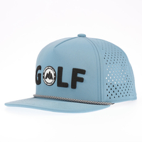 Gorra de Golf Personalizada de 5 Paneles, Elástica, de Alto Rendimiento, Color Azul Claro, con Bordado 3D, Perforaciones Láser, Cuerda Decorativa y Visera Plana con Cierre a Presión