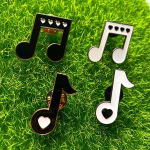 Haute Qualité Personnalisé Métal Doux Émail Pin Usine En Gros Noir Blanc Note De Musique Épinglettes Chanteur Collier avec Coeur Conception - Product Image 2