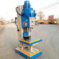 Machine de perçage verticale semi-automatique pneumatique à serrage rapide pour le traitement des trous traversants des brides de plomberie en acier inoxydable
