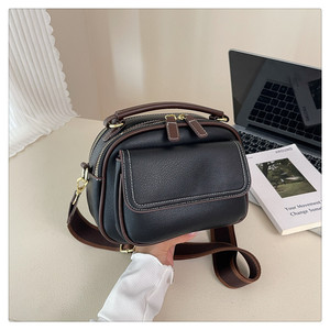 Sac fourre-tout classique en cuir PU noir avec bandoulière amovible et fermeture éclair pour femme, idéal pour un usage quotidien et professionnel - Product Image 5