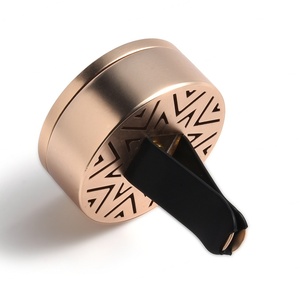 Difusor de Aire Circular Dorado de Metal y Acrílico para Auto, Aromatizante de Aire, Promocional y Elegante - Product Image 6