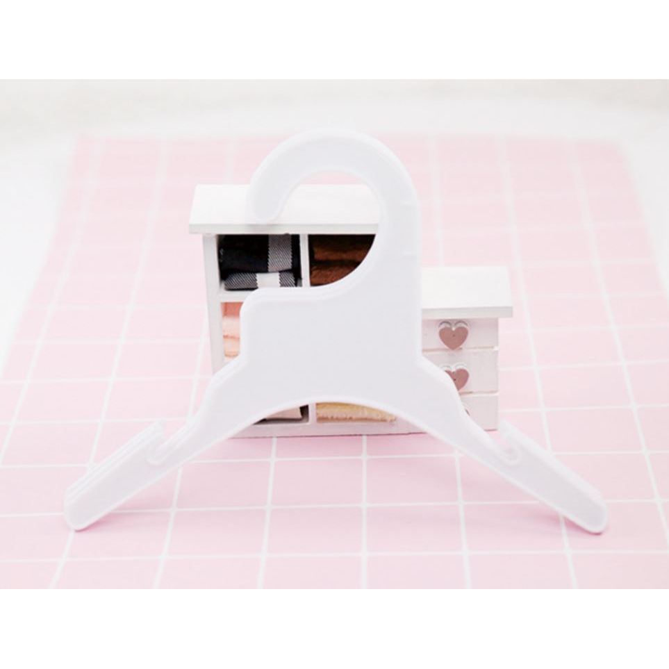 Percha blanca para ropa