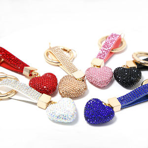 Personalizado completo de diamantes de imitación decorado en forma de corazón Blingbling llavero colgante señoras bolso accesorio pequeño regalo llavero - Product Image 6