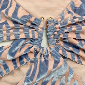 ชุดว่ายน้ำวันพีซแขนยาวสำหรับผู้หญิง OUTPACE แบบซิป ชุดว่ายน้ำเซ็กซี่ไซส์ใหญ่ พร้อมลายตัวอักษรและลายสัตว์ - Product Image 3