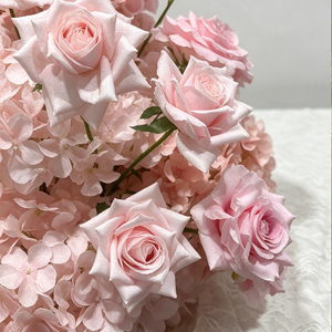 Centro de Mesa Floral Artificial Moderno Hecho a Mano en Tono Degradado Rosa Nude para Recepción de Boda o Cena - Product Image 4