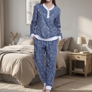 Ensemble de pyjama 2 pièces décontracté pour femme à motif floral, manches longues, en micro polaire, tissu tissé doux, col cranté, taille mi-haute, Fourniture ODM - Product Image 2