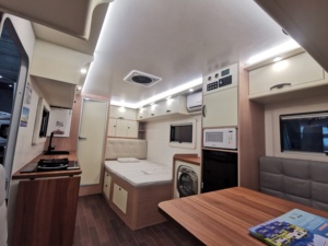 Mini-caravane <span class=keywords><strong>de</strong></span> voyage légère <span class=keywords><strong>et</strong></span> moderne pour 4 personnes, avec cuisine, idéale pour le <span class=keywords><strong>camping</strong></span> en couple - Product Image 2