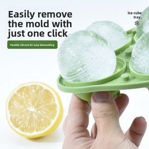Moule à glaçons sphériques en silicone à 4 cavités avec couvercle pour whisky, cocktails et bourbon – Vente en gros, démoulage facile - Product Image 3