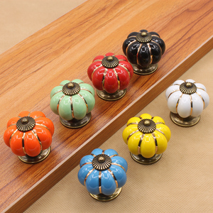 Boutons <span class=keywords><strong>de</strong></span> <span class=keywords><strong>porte</strong></span> décoratifs <span class=keywords><strong>en</strong></span> céramique émaillée <span class=keywords><strong>de</strong></span> style antique vintage <span class=keywords><strong>en</strong></span> forme <span class=keywords><strong>de</strong></span> citrouille, poignées <span class=keywords><strong>de</strong></span> tiroir et <span class=keywords><strong>de</strong></span> placard - Product Image 4