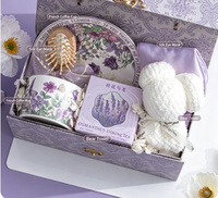 Coffret Cadeau Spa Floral Violet Lavande Vintage Élégant Wisteria – Tasse en Céramique, Savon Parfumé, Thé Oolong, Serviette Ours, Ensemble de Bain de Luxe