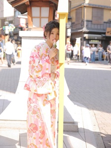 Nouvelle <span class=keywords><strong>Yukata</strong></span> Traditionnelle Japonaise pour <span class=keywords><strong>Femme</strong></span> 2026 avec Obi Blanc, Kimono de Photographie, Robe Classique, Costumes de Danse et de Spectacle - Product Image 5
