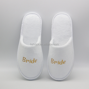 Pantofole da <span class=keywords><strong>Sposa</strong></span> Bianche Stampate in Velluto Corallo, Punta Chiusa, per Matrimoni, Camere da Letto delle Damigelle e Addio al Nubilato - Product Image 1