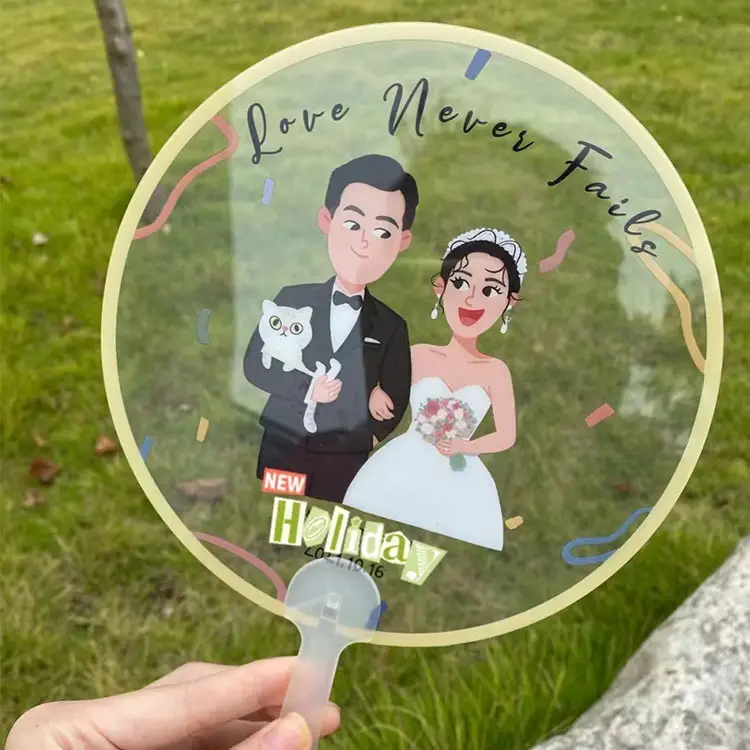 Éventail Kpop de l'usine de plastique taille personnalisée imprimé de logo Éventail de main en plastique transparent étanche pour le soutien de mariage