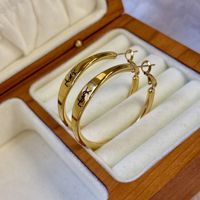 Pendientes de Aro Lisos y Simples con Logotipo de Letra Grabada, Joyería Simple y Popular