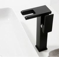 Robinet de lavabo chromé lumière LED, mitigeur de lavabo 3 couleurs, chute d'eau, bec en verre, robinet d'évier mélangeur d'eau froide et chaude, robinet de salle de bains