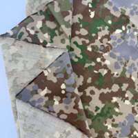 Tissu de camouflage en polyester-coton 65/35 avec protection infrarouge pour uniformes et vêtements de travail.