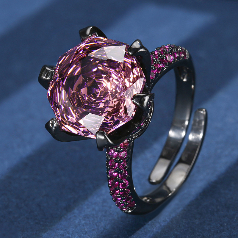 Bague ouverte en or noir avec rose séchée